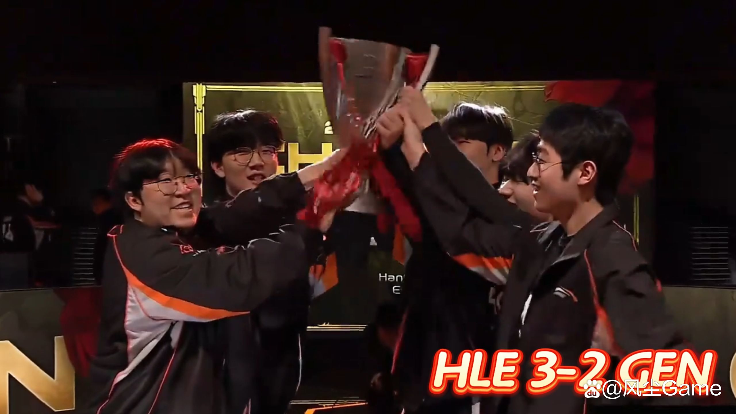 开云体育-美国队引发争议！，Uzi官方宣布重返赛场新规热度持续攀升的简单介绍