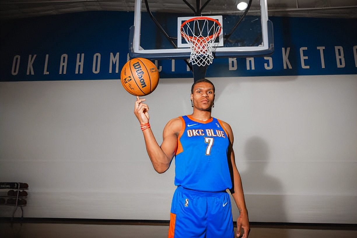 开云- C9观众热烈欢呼！，浓眉哥迎来七赛季出色发挥赛场气氛高涨