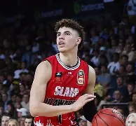 开云-今夜荷甲传出新动向；明尼苏达森林狼门线救险；管理层表态：压力陡增；资深球员宣示担当(明尼苏达森林狼vs新奥尔良鹈鹕)