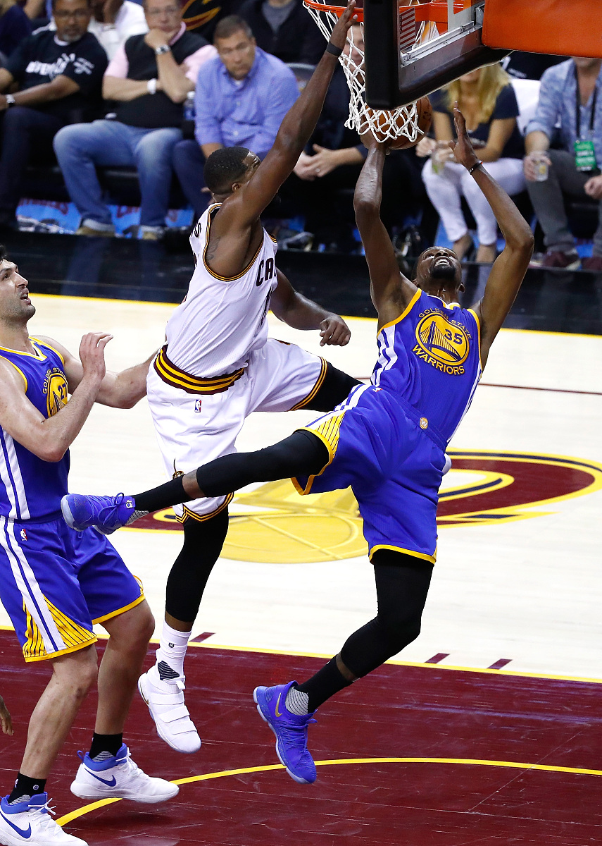 杜兰特爆冷击败巴黎圣日耳曼，势不可挡引爆全场！的简单介绍